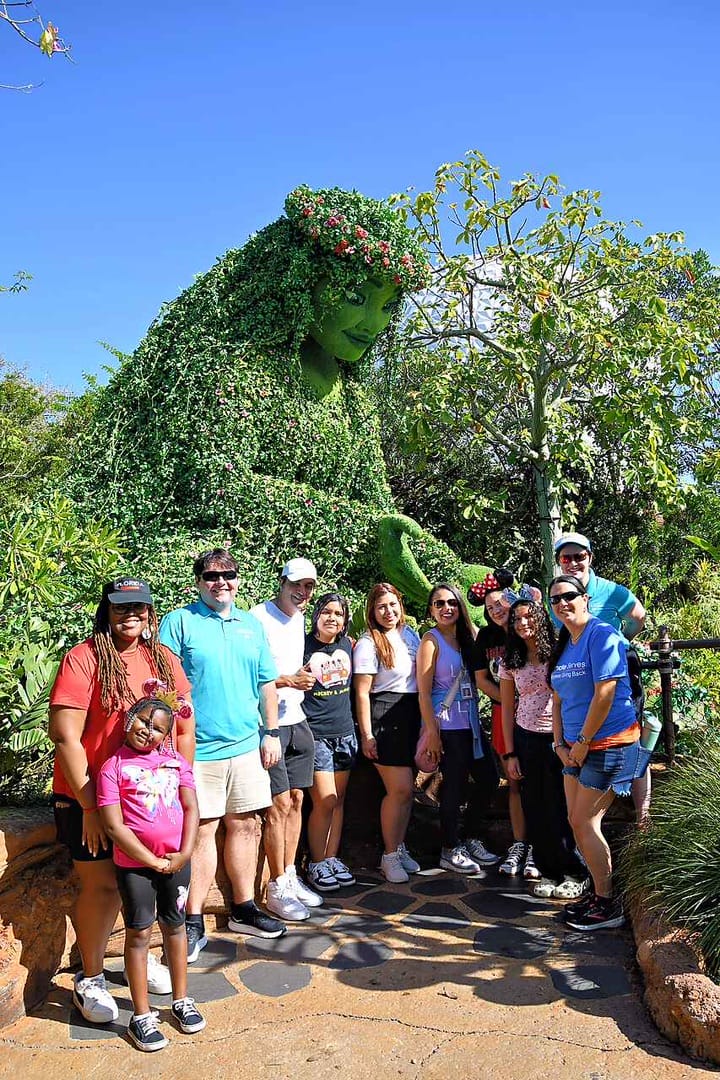 people in the moana attraction