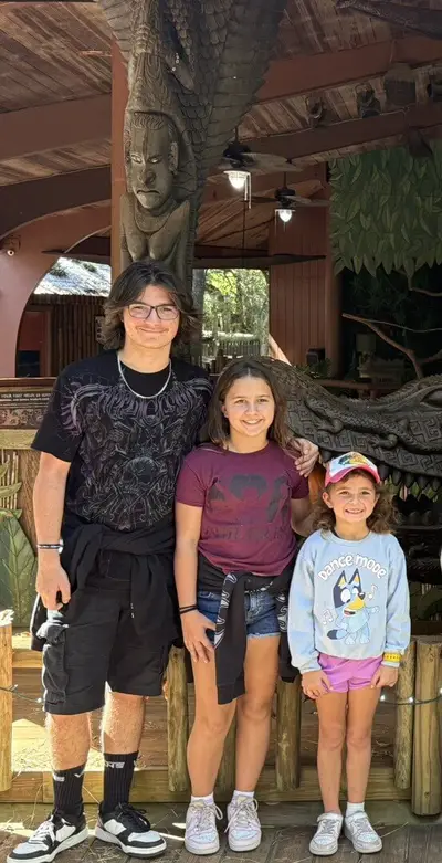 students in the in the alligator farm