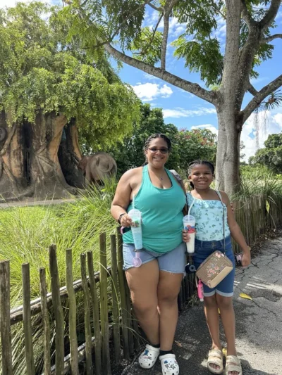 mom and daughter in the zoo with elephant