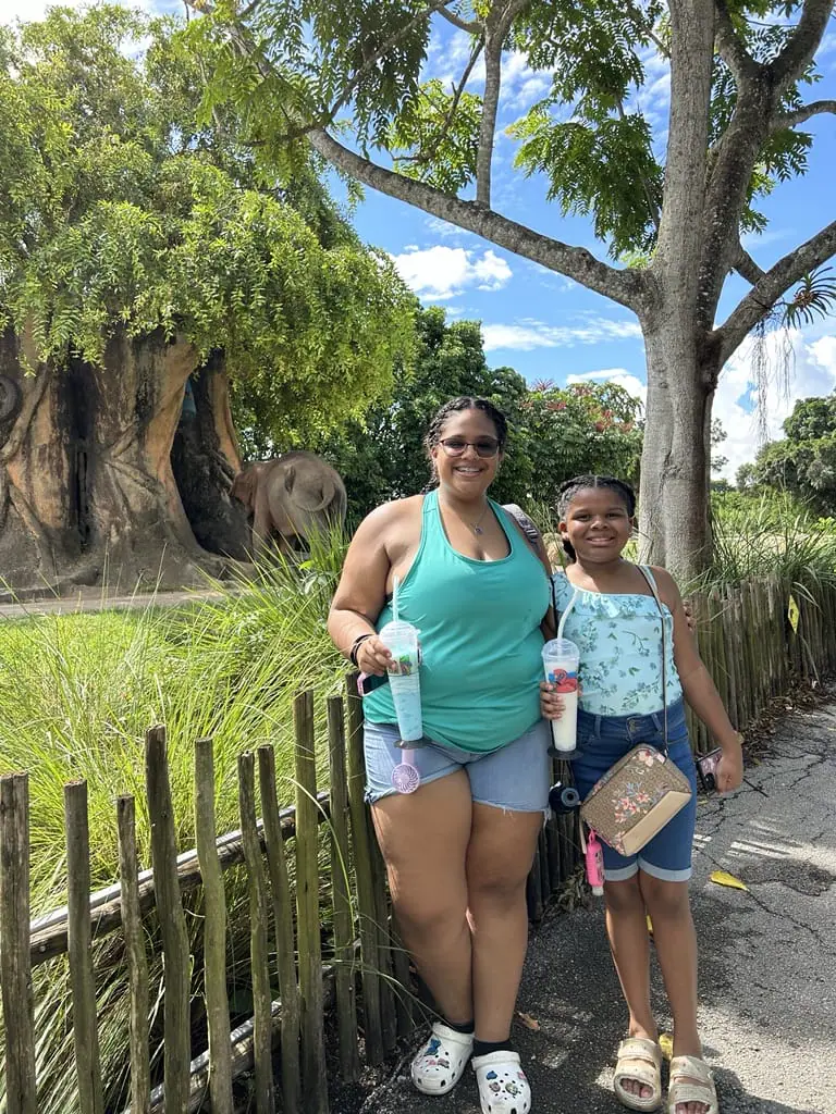 mom and daughter in the zoo with elephant